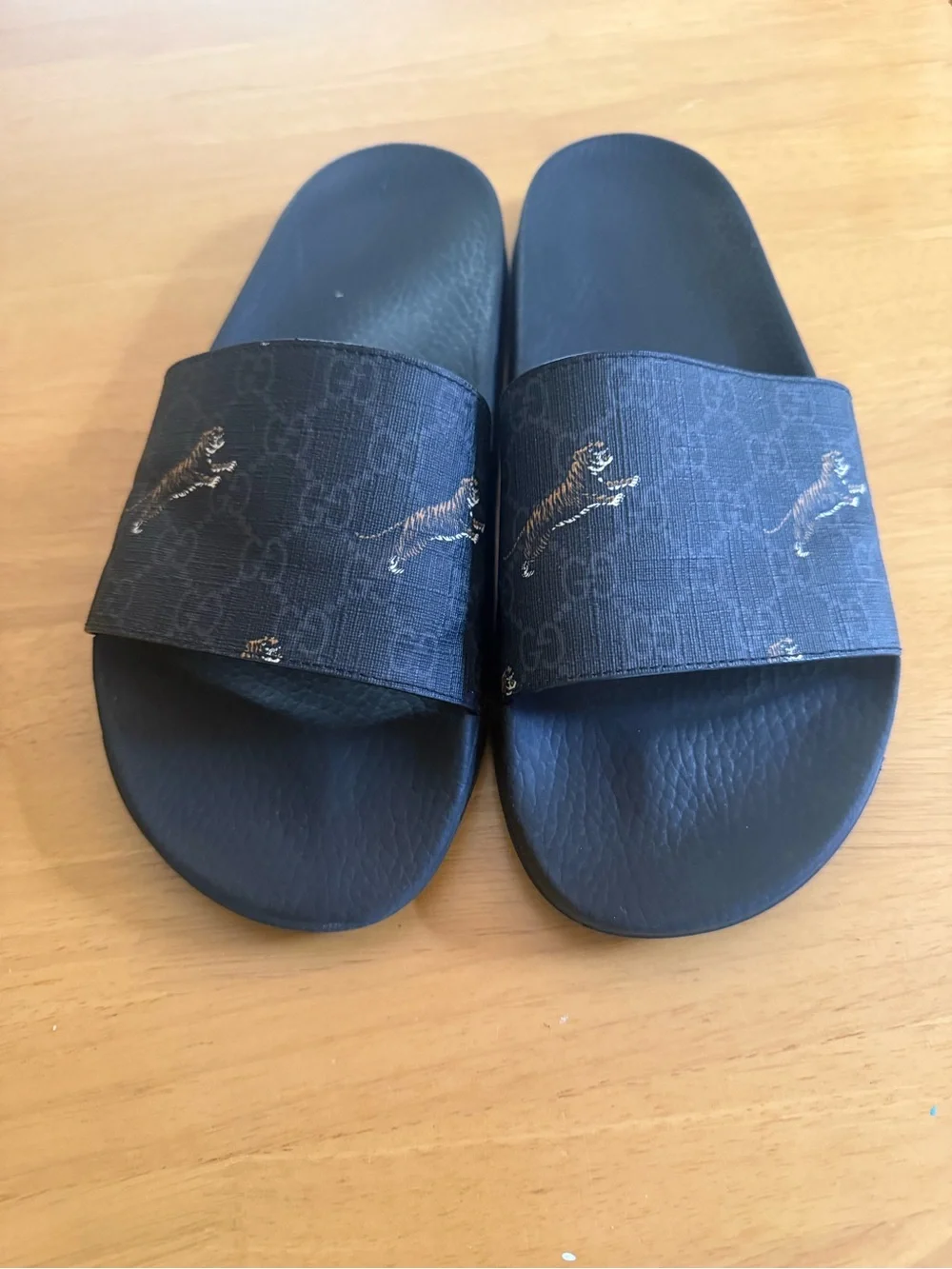 GUCCI men’s Tiger slides